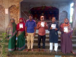পাঁচবিবিতে দূর্গা পুজা মন্ডপে ৩১ দফার লিফলেট বিতরণ