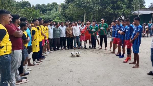 গোয়ালন্দে মিনিবার ফুটবলের প্রথম সেমিফাইনালে এল এস একাডেমীর জয়