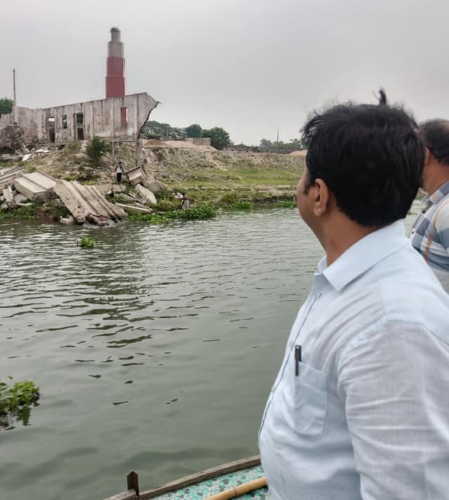 সরাইলে নদী ভাঙন এলাকা পরিদর্শনে ইউএনও, প্রতিরোধে আশ্বাস