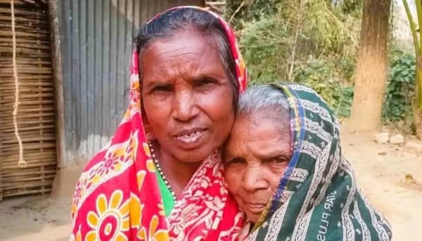 দুই নারী টিকিয়ে রেখেছেন বিলুপ্তপ্রায় খাড়িয়া ভাষা