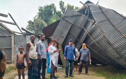 নবাবগঞ্জে ঝড়ে ফসল বাগান বসতবাড়ি ক্ষতিগ্রস্ত, দুর্ভোগ চরম