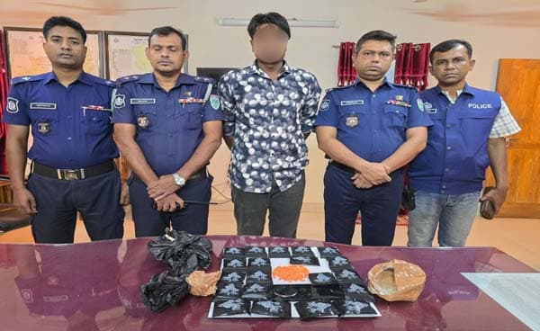 বড়লেখায় বিশেষ অভিযানে চার হাজার ইয়াবাসহ কারবারি আটক