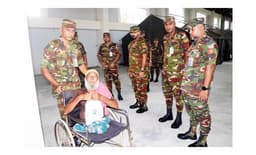 সেনাবাহিনীর চিকিৎসা ক্যাম্পে হাসি ফুটল অসহায় মুখে