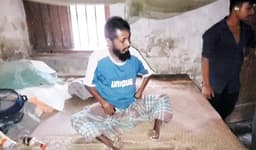পরিত্যক্ত ভবনে দুই দশক ধরে কাটছে প্রতিবন্ধী আনোয়ারের জীবন
