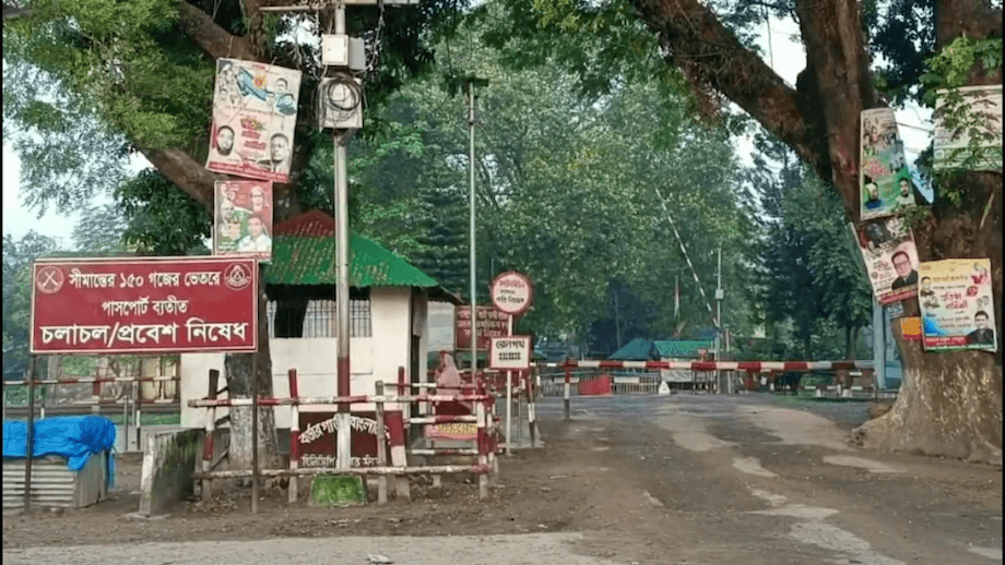 হিলি স্থলবন্দরে কাস্টমস কর্মকর্তাদের কর্মবিরতিতে আমদানি কার্যক্রম স্থবির