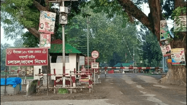 হিলি স্থলবন্দরে কাস্টমস কর্মকর্তাদের কর্মবিরতিতে আমদানি কার্যক্রম স্থবির