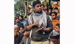 নির্বাচনে জিতে ঋণ শোধের রাজনীতি নয়: হাসনাত আব্দুল্লাহ 