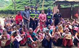 শ্রীমঙ্গলে পূজার আনন্দে শাড়ি বিতরণ, শ্রমিকদের মুখে হাসি