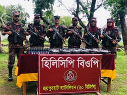 হিলি সীমান্তে বিজিবির অভিযানে মিলল লাখ টাকার মাদক