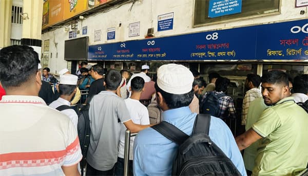 কমলাপুরে ঘরমুখো যাত্রীর ভিড়, নেই শিডিউল বিপর্যয়!