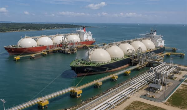 সামিট টার্মিনাল চালু, জাতীয় গ্রিডে ফিরল গ্যাস সরবরাহ