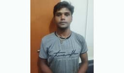 নুরাল পাগলার বাড়ি থেকে লুট হওয়া খাটের চরাট সহ যুবক গ্রেফতার 