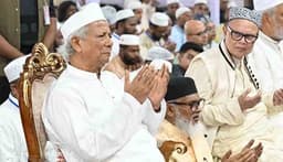 দেশ, জাতি এবং মুসলিম উম্মাহর শান্তি কামনায় বিশেষ মোনাজাত