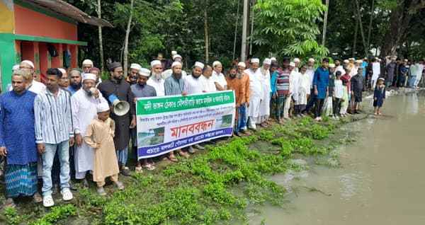 গাবখান নদীর ভাঙনে ঝুঁকিতে অর্ধশত পরিবার, মসজিদও