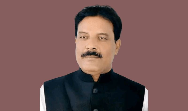 চাকরির প্রলোভনে ৩৫ লাখ হাতিয়ে সাবেক এমপি আত্মগোপনে