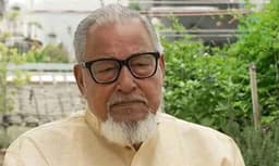 সিঙ্গাপুর থেকে ফেরার পর হাসপাতালে ভর্তি নজরুল ইসলাম খান