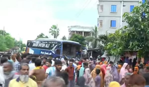 বগুড়ার এরুলিয়ায় শ্রমিকদের ওপর বাস উঠে নিহত ৬, আহত অন্তত ১০