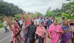 গোয়ালন্দে বিদায়ী ইউএনওর বিরুদ্ধে বিএনপির ঝাড়ু মিছিল