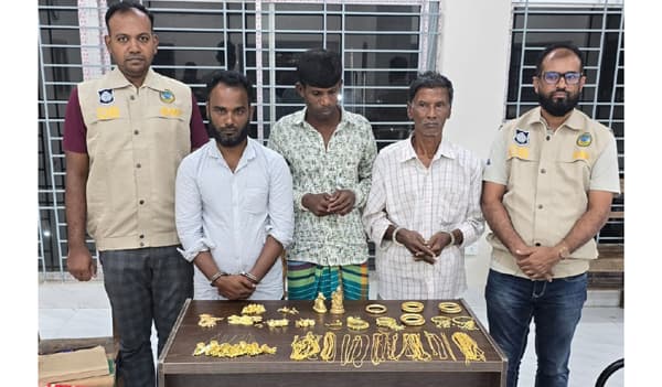 স্বর্ণের ঘোড়া-হরিণ-দুল দেখিয়ে কোটি টাকার ফাঁদ! ডিবি'র জালে তিন প্রতারক