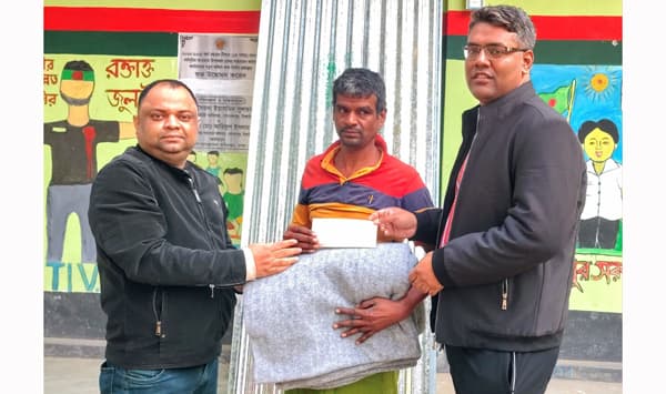 খোলা আকাশের নিচে ঘুমানো নাসিরের জন্য ইউএনওর সহায়তা