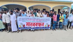 সুবর্ণচরে প্রধান শিক্ষকের পক্ষে হাজারো মানুষের মানববন্ধন