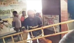 নওগাঁয় আওয়ামী লীগ কার্যালয় থেকে রক্তাক্ত মরদেহ উদ্ধার