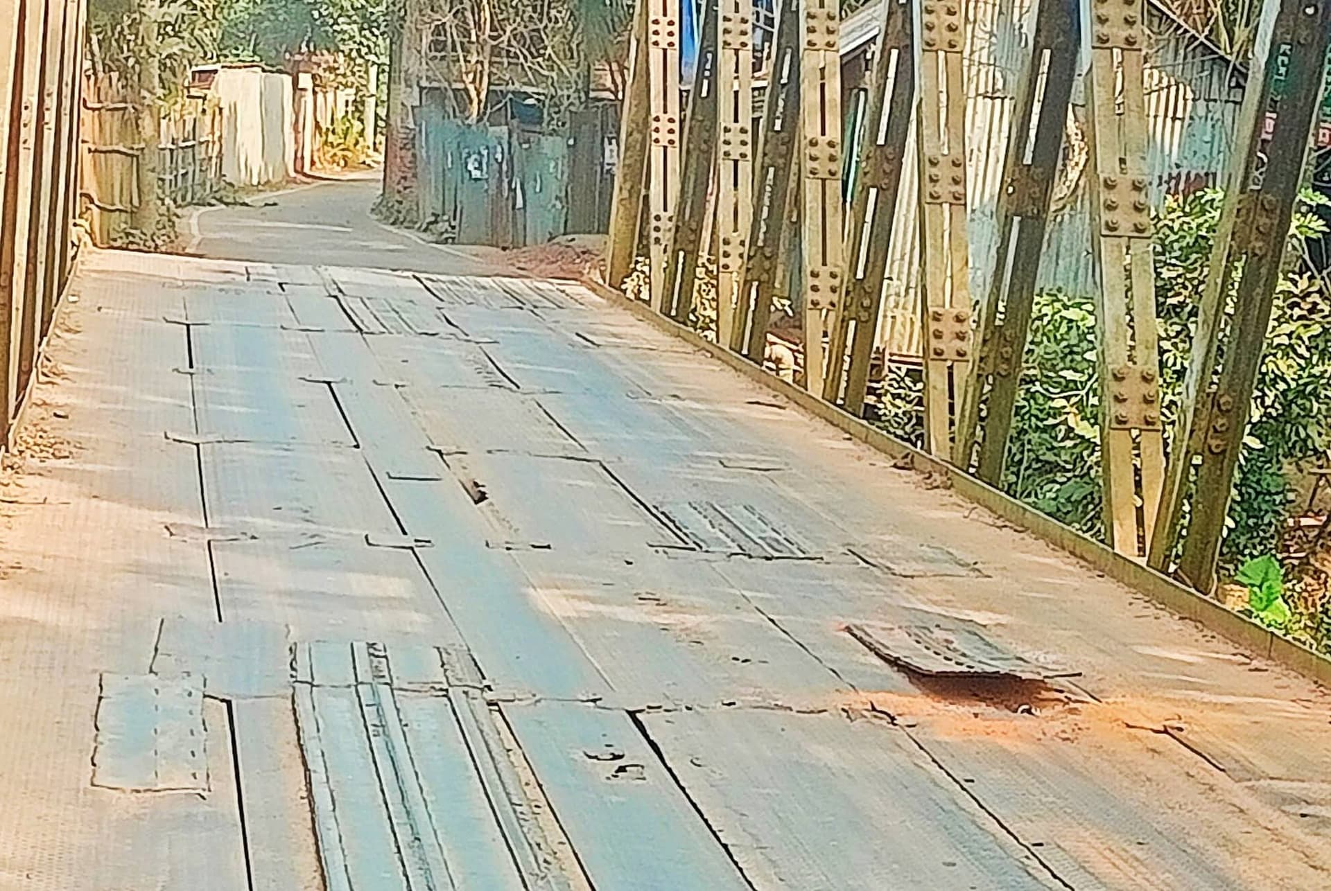 কাউখালী-স্বরূপকাঠি বেইলি ব্রিজে ঝুঁকিপূর্ণ পরিস্থিতি