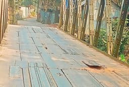 কাউখালী-স্বরূপকাঠি বেইলি ব্রিজে ঝুঁকিপূর্ণ পরিস্থিতি