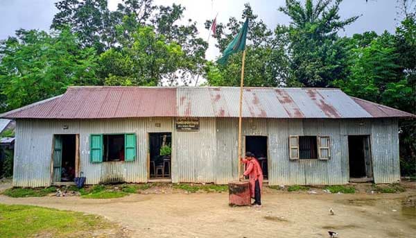 মৌলভীবাজারে চা-বাগানের ৬৯ প্রাঃ বিদ্যালয়ে শিক্ষাবঞ্চিত ৯ হাজার শিশু