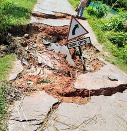 দেবীদ্বারে সড়ক দেবে যাওয়ায় ১২ গ্রামে ভোগান্তি