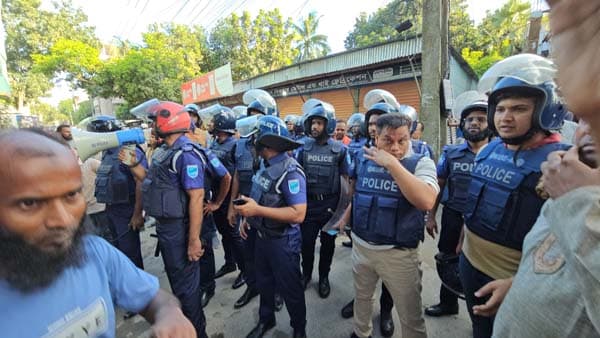 ইমাম-মুয়াজ্জিনদের আতঙ্কিত না হওয়ার আহ্বান জেলা পুলিশের