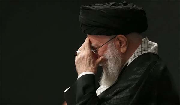 রাজধানী ছেড়েছেন ইরানের সর্বোচ্চ নেতা খামেনি!