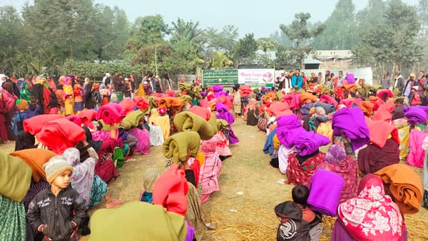 ভূরুঙ্গামারীতে শীতার্তদের মাঝে কম্বল বিতরণ