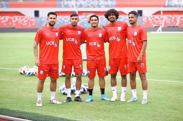 জাতীয় দলে অভিষেকের দিনে ঝলক দেখালেন হামজা ও ফাহামেদুল