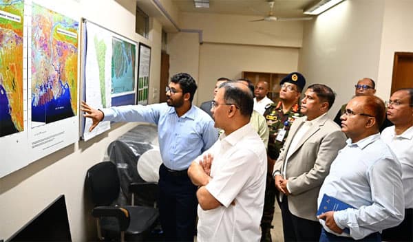 স্পারসো পরিদর্শনে প্রধানমন্ত্রী, আধুনিক মহাকাশ গবেষণা প্রতিষ্ঠান গড়ার নির্দেশ