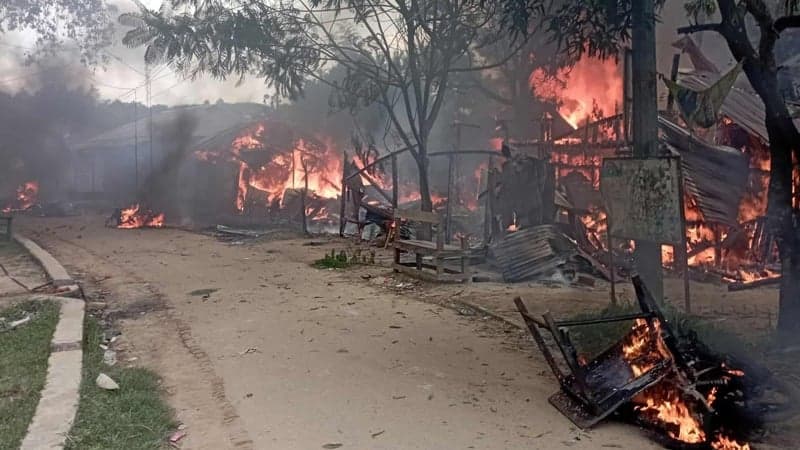 খাগড়াছড়ির গুইমারায় অবরোধ চলাকালে বাজারে অগ্নিসংযোগ