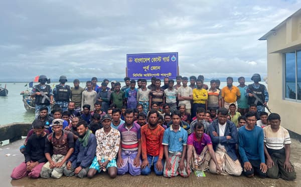 নাফ নদীতে কোস্টগার্ডের অভিযানে ১২২ জেলে আটক, জব্দ ১৯ ট্রলার