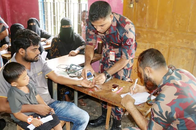 টেকনাফে বিজিবির মেডিকেল ক্যাম্পে ১৫৭ জনকে চিকিৎসা সেবা