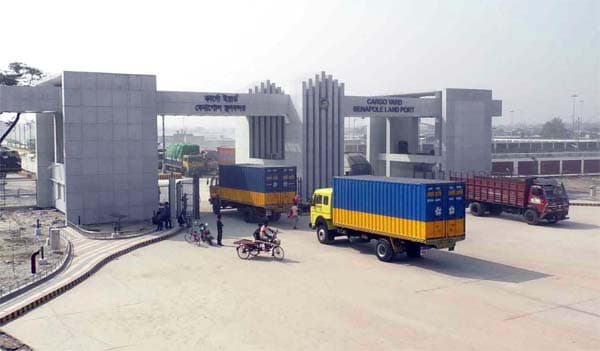 বেনাপোল বন্দর দিয়ে ৩১৭ ট্রাক পণ্যের বাণিজ্য, ২,১১৯ যাত্রী যাতায়াত
