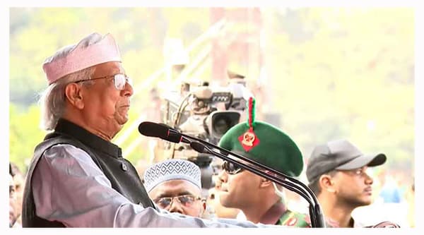 যতদিন বাংলাদেশ, ততদিন হৃদয়ে শহীদ হাদি: প্রধান উপদেষ্টা