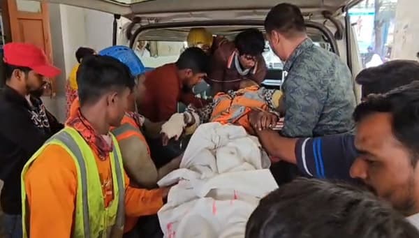 পায়রা বন্দরের ফোরলেন সেতুর সাটার ভেঙ্গে একজন নিহত, আহত- ১০