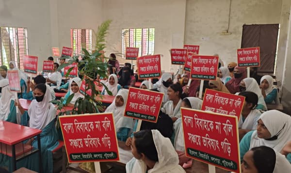 কুয়াকাটায় বাল্যবিবাহ রোধে ১০০ কিশোরীকে সচেতনতামূলক প্রশিক্ষণ