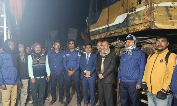 রায়গঞ্জে অবৈধ মাটি কাটার অভিযোগে দুটি ভেক্যু জব্দ