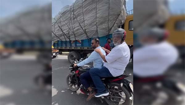 যানজটে আটকা সেতু উপদেষ্টা, মোটরসাইকেলে গন্তব্যে