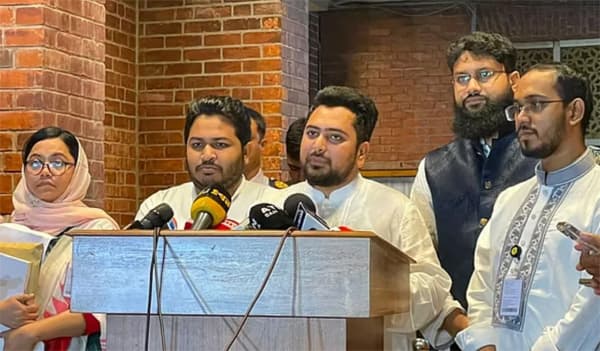 বাজেটকে ‘চানাচুর’ আখ্যা দিয়ে কঠোর সমালোচনা নাহিদ ইসলামের