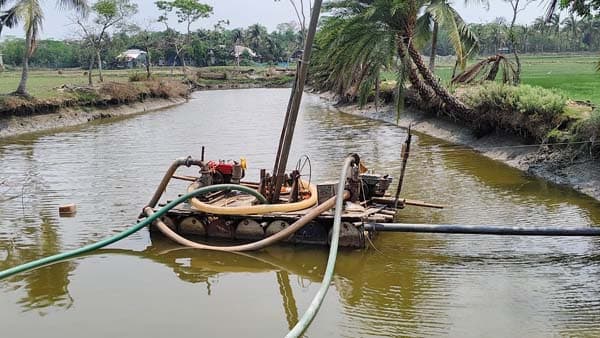 কলাপাড়ায় সরকারি খাল দখলে কৃষকের জীবন-জীবিকা হুমকির মুখে
