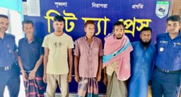 হাকিমপুরে পুলিশের অভিযানে বিভিন্ন মামলায় নারীসহ ৬ জন গ্রেফতার