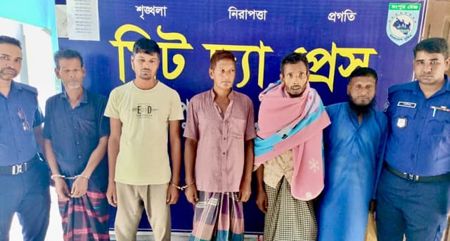 হাকিমপুরে পুলিশের অভিযানে বিভিন্ন মামলায় নারীসহ ৬ জন গ্রেফতার