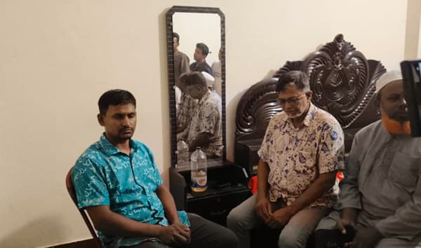 কুয়াকাটায় ঘুষ নেওয়ার অভিযোগে শ্রম পরিদর্শক আটক