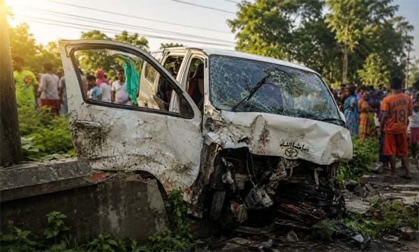 কনে নিয়ে ফেরার পথে খাদে মাইক্রোবাস, নিহত দুই আহত বারো